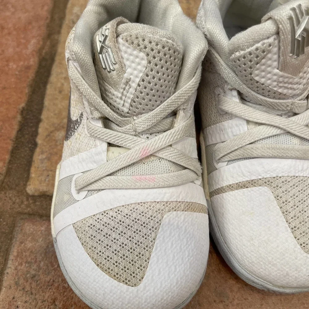 Toddler Kyrie Irving Nike Shoes size 6